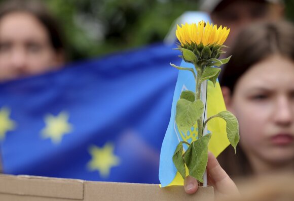 Istorinis sprendimas: ES sutarė dėl kandidatės į Bendriją statuso suteikimo Ukrainai ir Moldovai