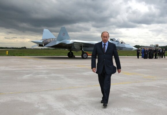 Rusijos naikintuvas T-50 ir Vladimiras Putinas
