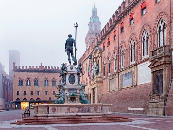 Neptūno statula centrinėje miesto aikštėje yra ne tik daili skulptūra – ja autorius Giambologna pašipeia itin dorovingas katalikų bažnyčios nuostatas