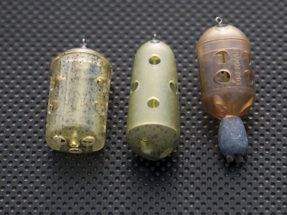 Drennan feeder trejetukas Vari-weight feeder, Feederbomb ir Carp Feeder iš kairės į dešinę