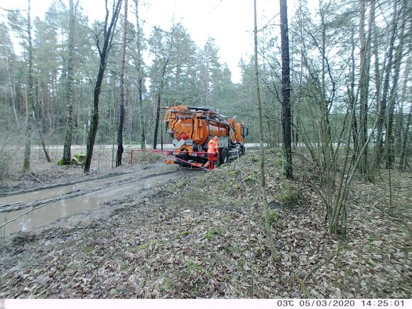 Detektyvas prie Vilniaus: ką „Grindos“ darbuotojai išpila valstybinėje miško aikštelėje