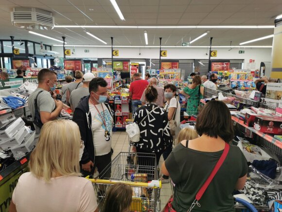 Lithuanians raid Seinai stores