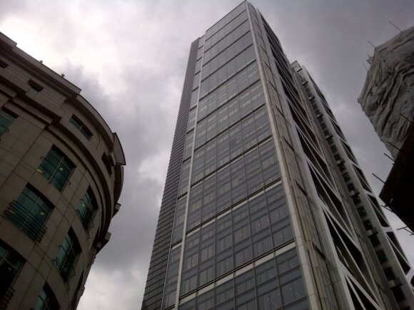 Šio pastato 20 aukšte yra V.Antonovo biuras, L.Liegis nuotr.