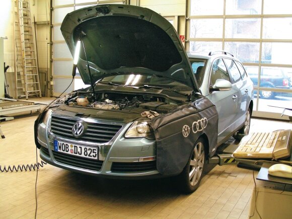 Paskutinį kartą „Passat“ apsilankė servise, kai skaitiklis rodė 96 997 km. Tada antrą kartą buvo pakeisti degalų purkštukai