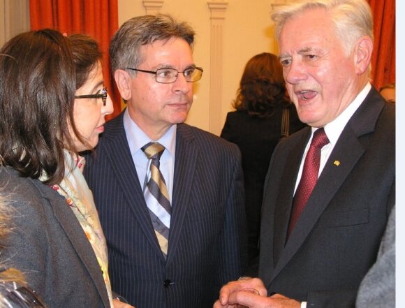 Anne-Marie Goussard with Honorary Consul in Lyon Pierre Minonzio and President Valdas Adamkus in Lithuanian Embassy in Paris