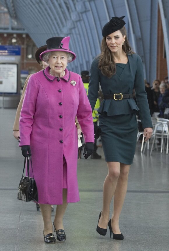 Karalienė ir Kate Middleton