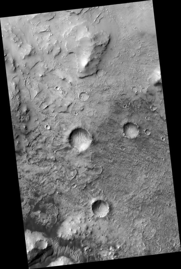 Mars-krateret Airy-0 er som plasseringen av Greenwich-observatoriet på jorden og er referansepunktet på 0 graders lengdegrad på Mars.
