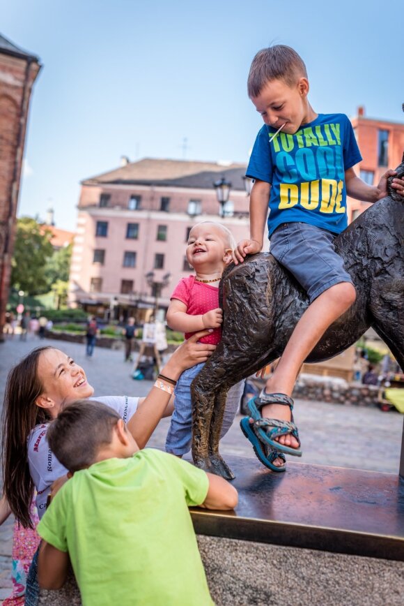 Vytautas Salinis with his family