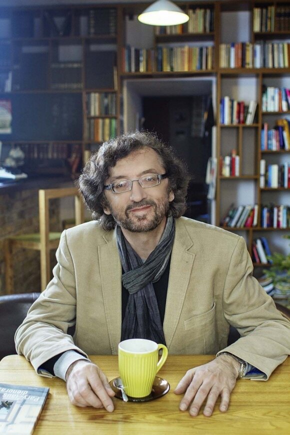 J. Melnikas: taip, prancūzai vaidina ponus. Paryžiuje net bomžas yra <em>mesjė</em>, o prostitutė – <em>madam</em>. Bet argi tai – ne tolerancija?