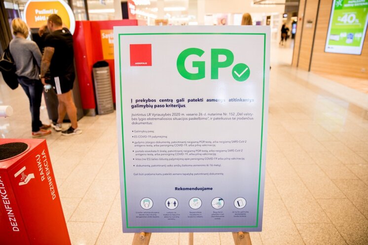 Mėnuo su galimybių pasu: parduotuvės skelbia akcijas, nurašo maisto produktus
