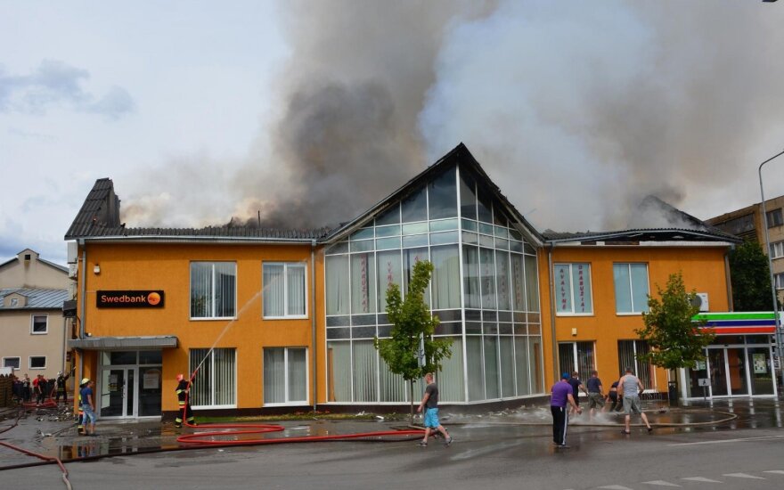 Savaitgalio gaisras smogė milžiniškais nuostoliais didžiausiems Lazdijų rajono darbdaviams, įtariamieji nebus baudžiami