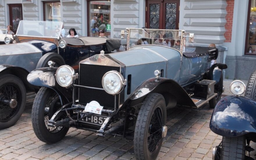 Senovinių „Rolls-Royce“ ekspozicija Rygoje