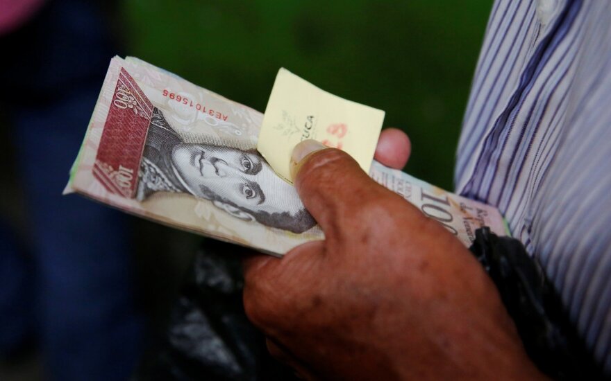Venesuelai rengiantis naujų banknotų išleidimui, šalyje tvyro sumaištis