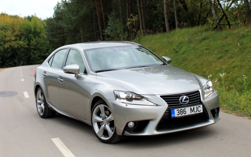 Lexus is 300h характеристики