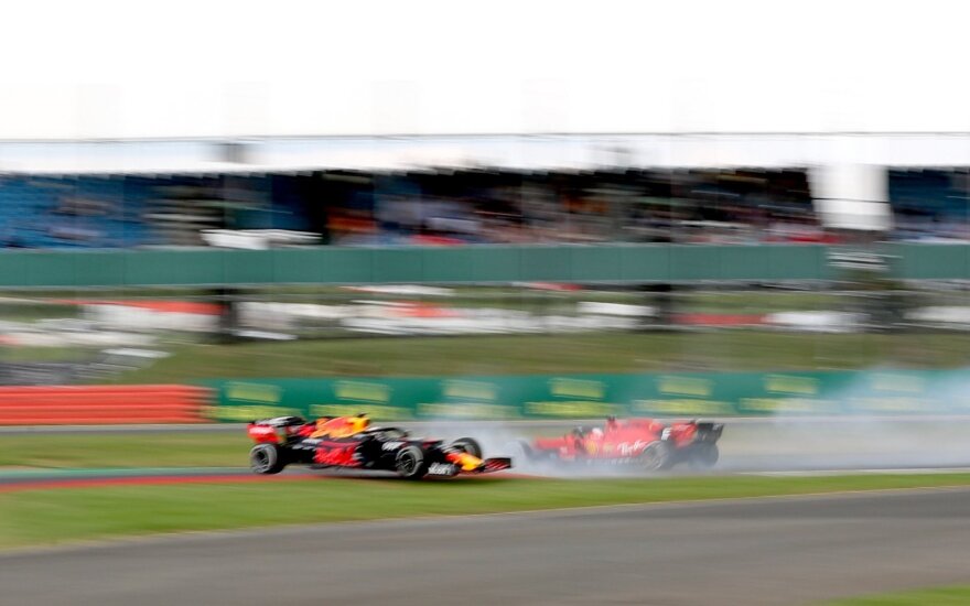 „Formulės-1“ lenktynėse Vettelis taranavo Verstappeną ir pats liko be taškų
