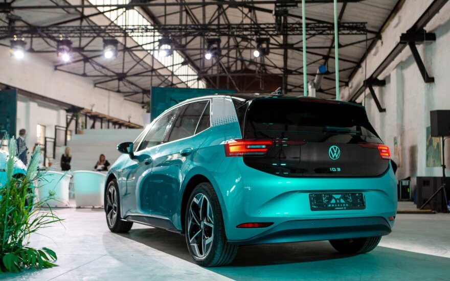 Paskelbė, kiek Lietuvoje kainuos pigiausias elektrinis „Volkswagen ID.3“