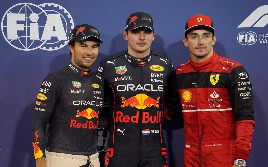 Sergio Perezas, Maxas Verstappenas ir Charlesas Leclercas.