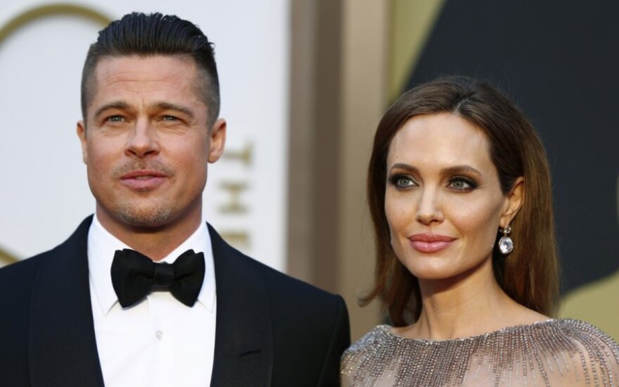 A. Jolie stabdo skyrybų procesą: ją susigrąžinti mėginantis B. Pittas neriasi iš kailio