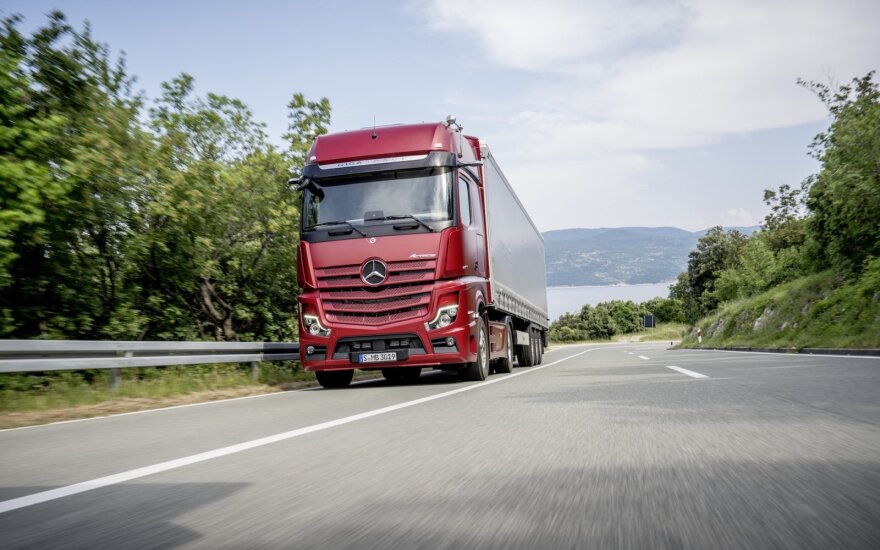 „Mercedes-Benz“ mini išskirtinius sunkvežimių istorijos metus