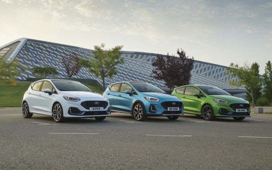 „Ford“ pristato dar solidžiau atrodantį „Fiesta“ hečbeką bei sportiškąjį „Fiesta ST“