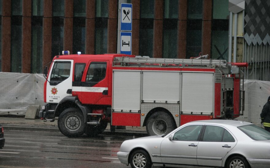 Radviliškyje į „Swedbank“ lėkė ugniagesiai, policija ir medikai