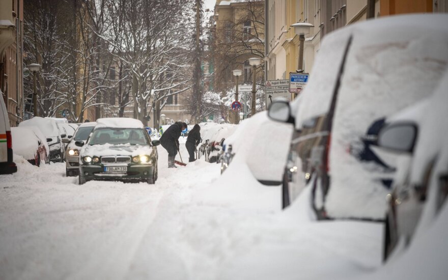 Trys klaidos, kurias padaro vairuotojai atšalus orams: kartais jos baigiasi ir avarija
