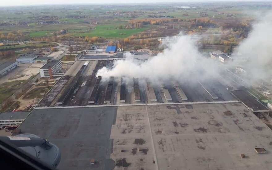 Dėl gaisro metu Alytuje susidariusių atliekų išvežimo kreiptasi į aplinkosaugininkus