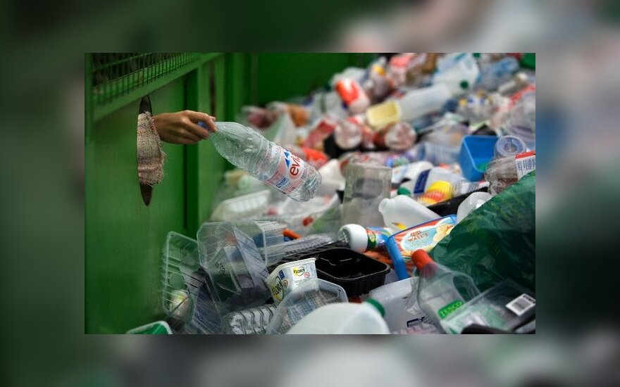 Vairuotojus skatins rūšiuoti atliekas degalinėse
