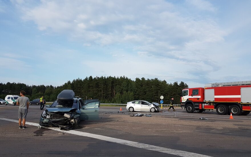Tragiška avarija prie Molėtų: žuvo 9 metų mergaitė, dar trys žmonės sužaloti
