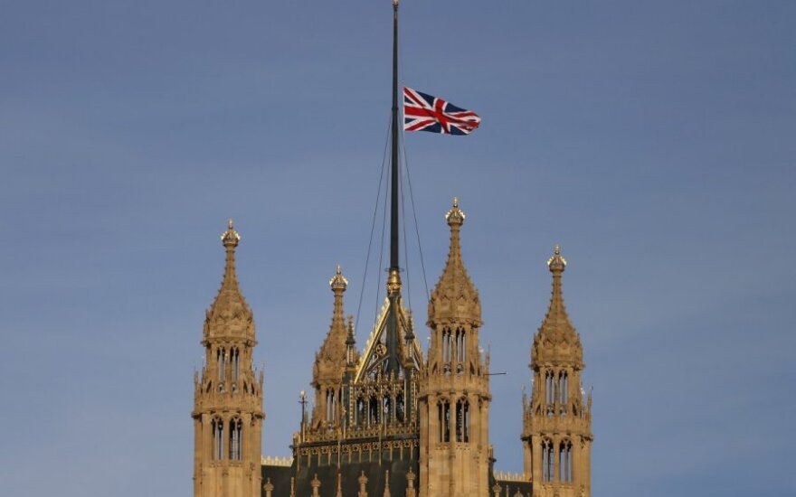 Britanija kovoje su Briuseliu skelbia pergalę dėl vėliavos