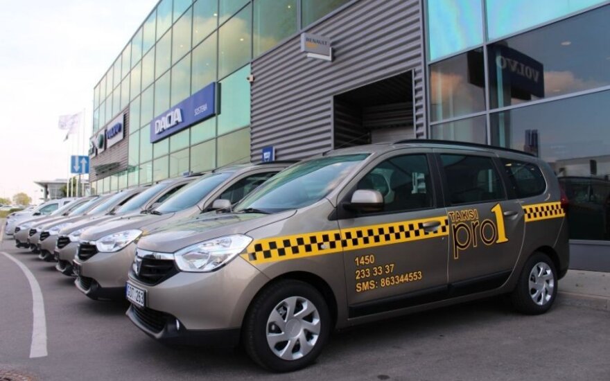 Дорога таксопарк. Dacia Lodgy. Taxi. Дорогое такси. Самое дорогое такси. Дорогое такси в Москве.