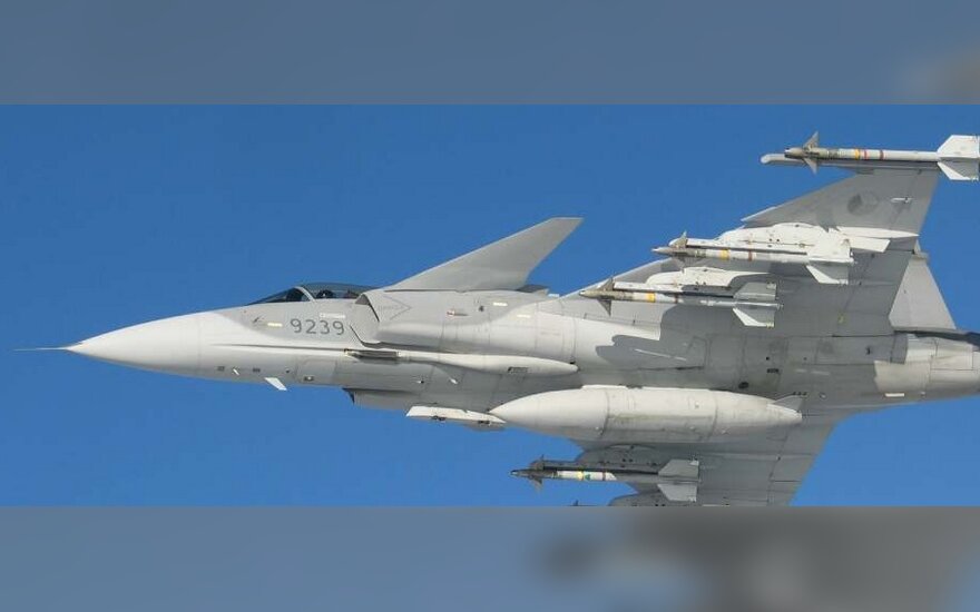 Švedijoje sudužo naikintuvas, pilotas saugus