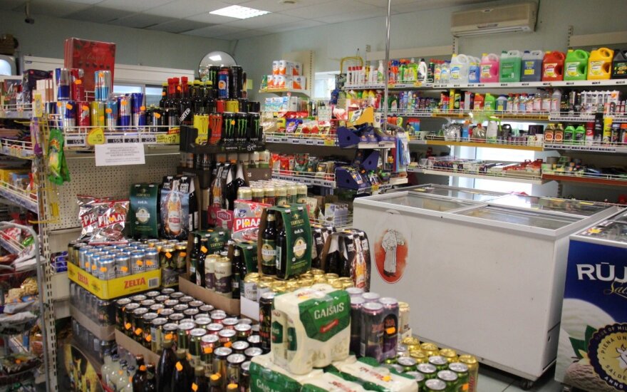 Nauji alkoholio prekybos draudimai supykdė – rodo į pasienį su Latvija