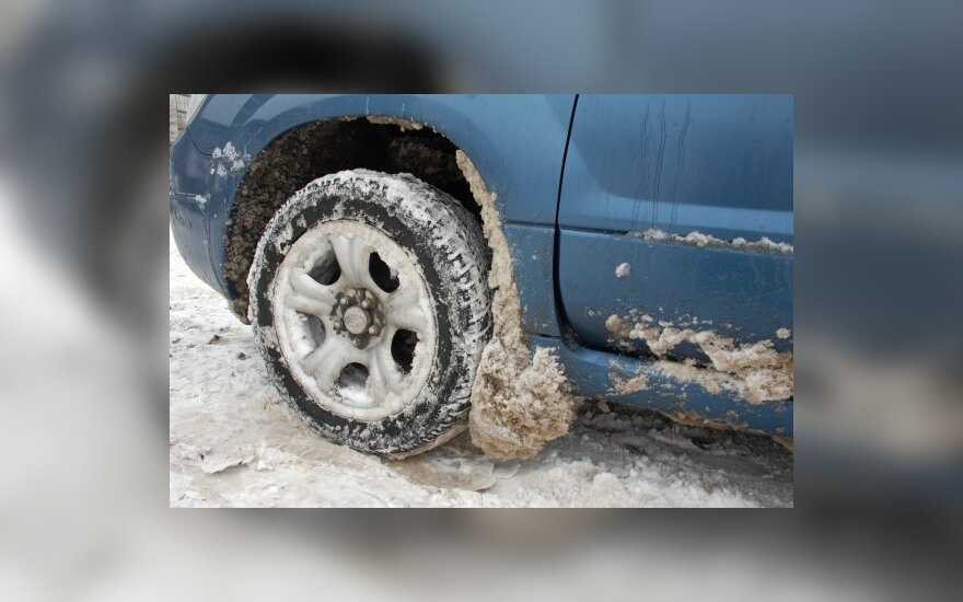 Klaipėdoje griežtinama nevietoje paliktų automobilių kontrolė