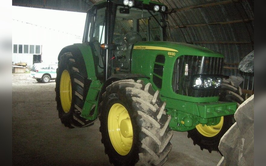 Mikalaukos kaime iš traktorių pavogta elektronikos už 26 400 eurų