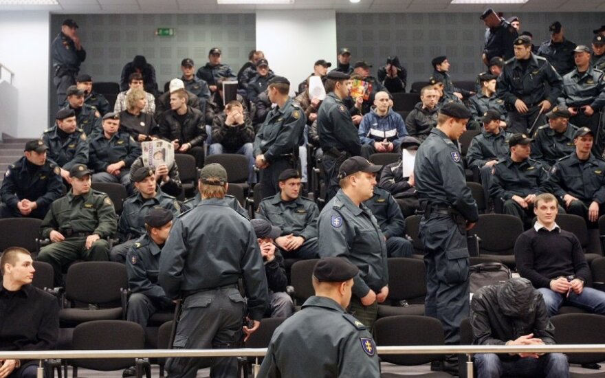 Vilniaus „Lapinų“ grupuotė išgirdo nuosprendį – nuteisti 23 asmenys