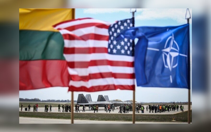 Ką lietuviai mano apie NATO ir Trumpą: apklausų rezultatai rodo dramatiškus skirtumus