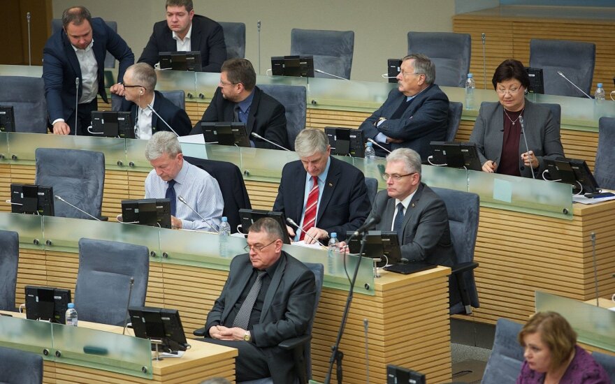 Exchange of threats after second attempt at holding extraordinary Seimas session fails