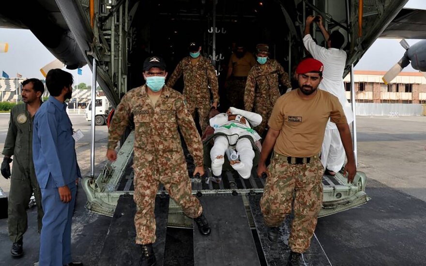   The number of victims of a blood attack in Pakistan rose to 128 