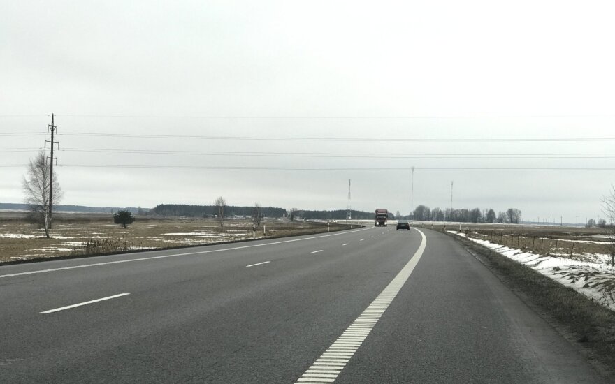 Andrejevas: įšaldant lėšas keliams, teks pamiršti „Via Baltica" ir kitus projektus
