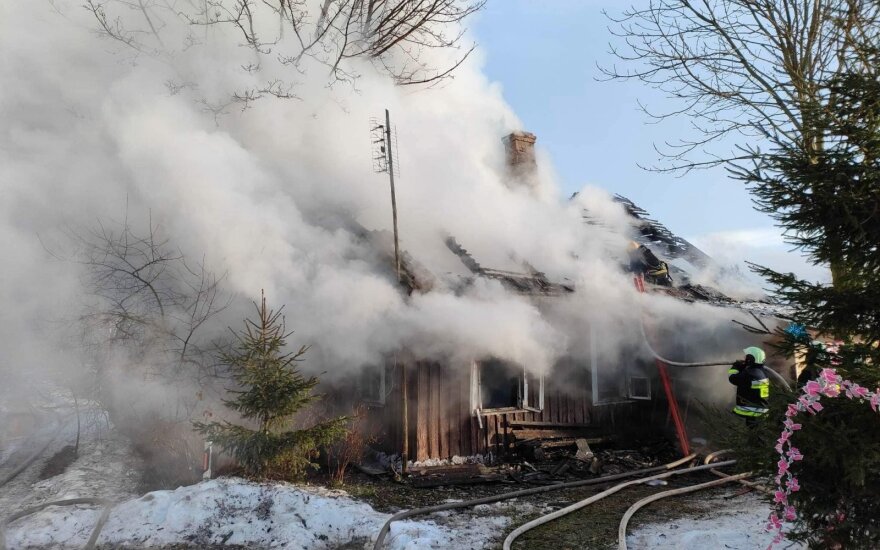 Kalėdų rytą Ukmergės rajone ugnis pasiglemžė namą ir žmogaus gyvybę