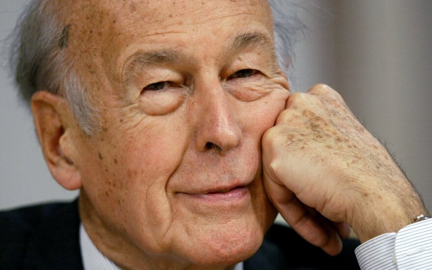 Nuo COVID-19 mirė buvęs Prancūzijos prezidentas Giscard'as d'Estaing'as