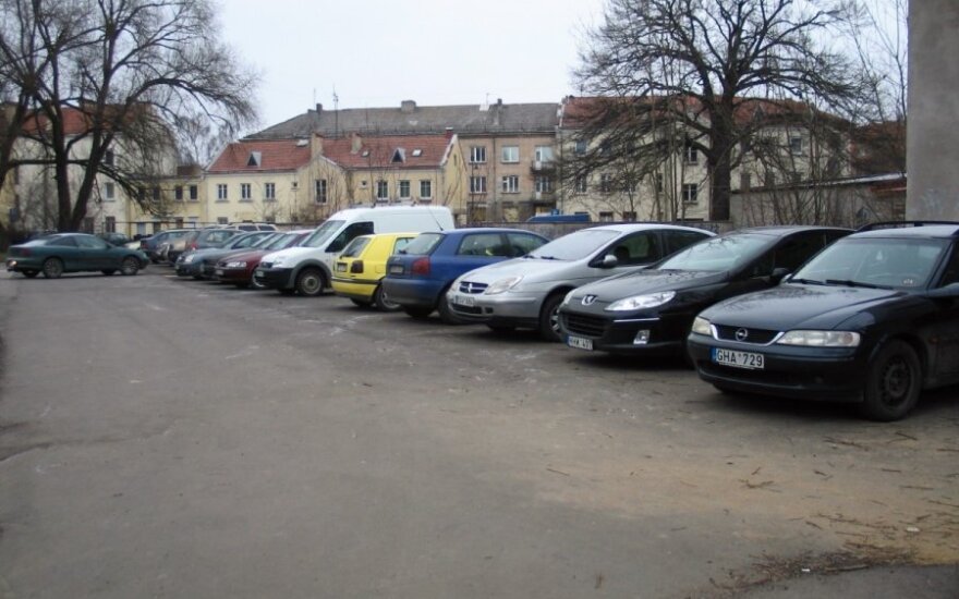 Už automobilių stovėjimą beveik 4 mln. litų sumokėjusiems vairuotojams – naujos aikštelės