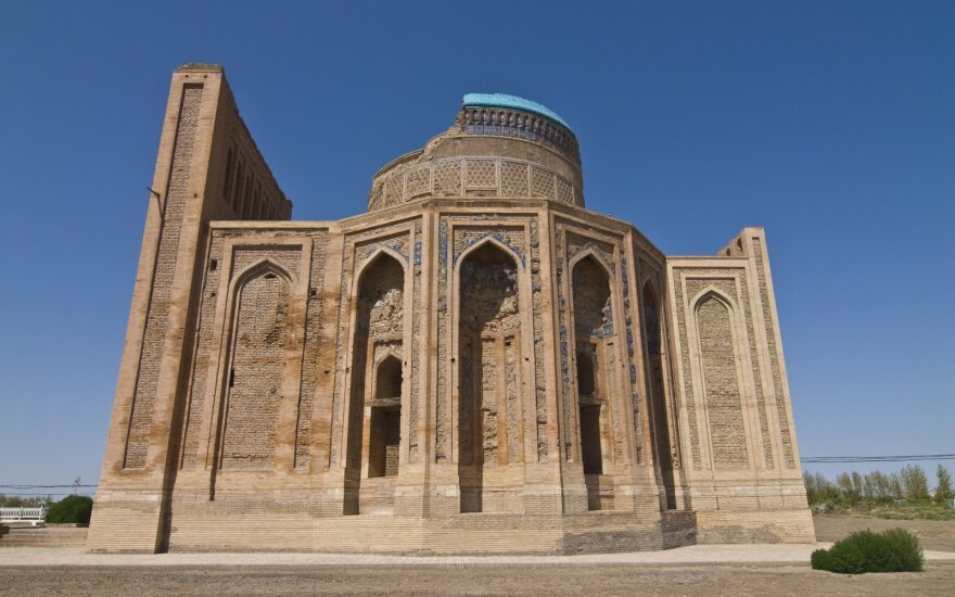 Turkmėnijoje uždaromi restoranai ir mečetės