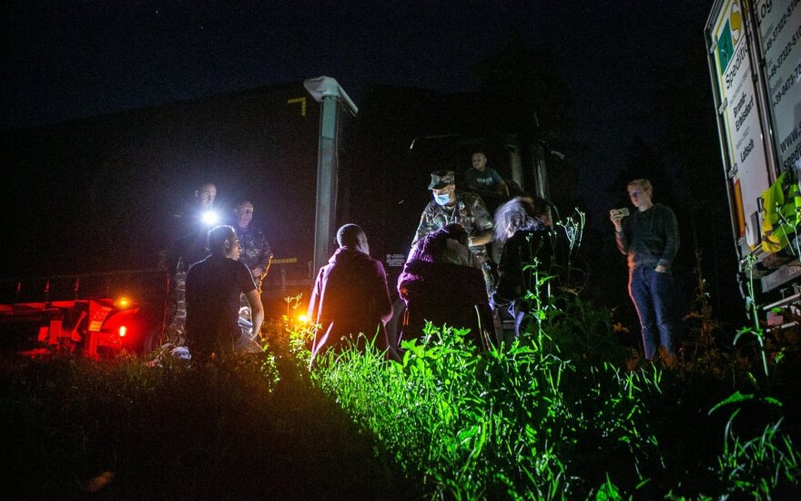 Nuo šios nakties migrantai apgręžiami prie sienos: ar gali būti panaudota jėga, priklauso nuo aplinkybių