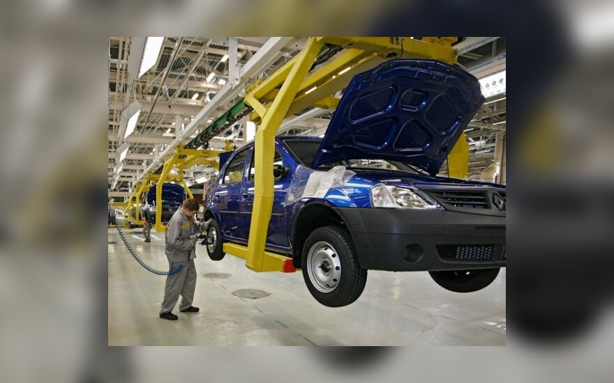 „Renault“ kartu su „AvtoVAZ“ surinkinės automobilius nuo 2012 m.