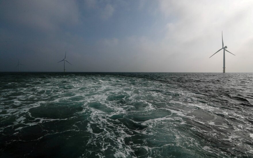 Vėjo jėgainės jūroje