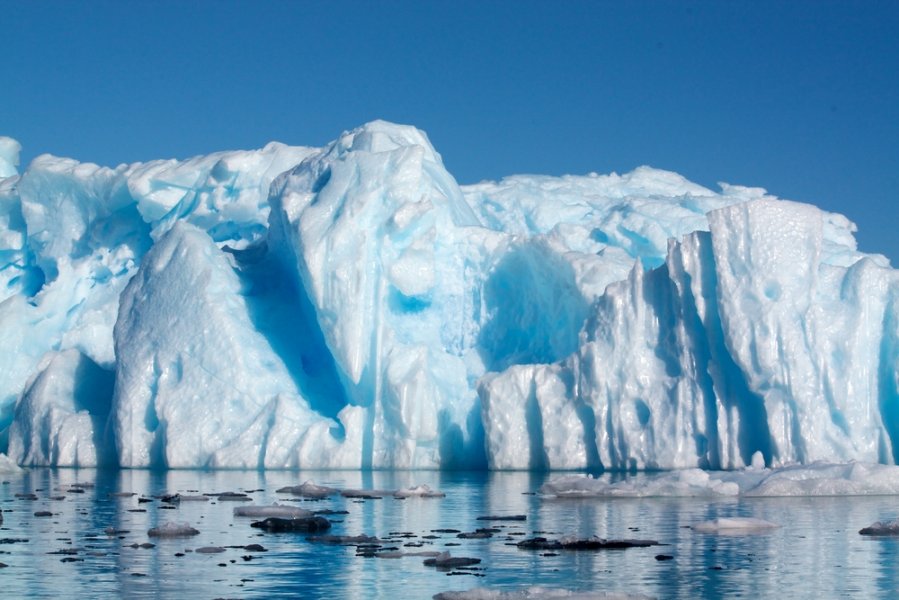 Антарктический ледниковый щит. Ледяной Покров Антарктиды. Ледовый Покров Антарктиды. Антарктика Ледниковый Покров. Антарктида ледяной материк.
