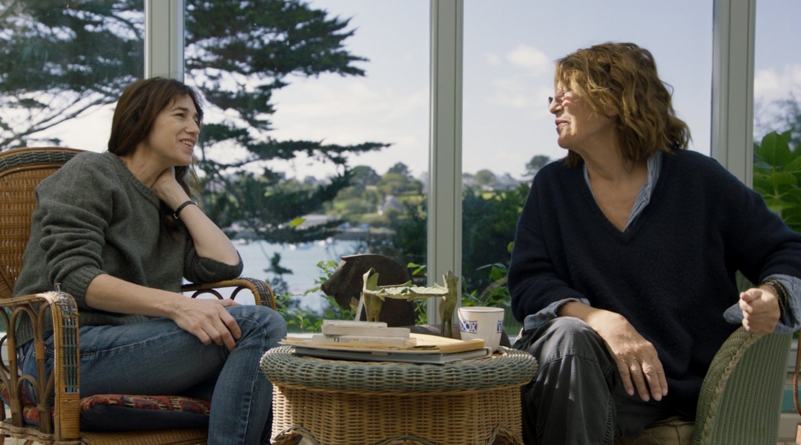 Gainsbourgʼų moterų santykiai filme „Charlotte apie Jane“ pažymėti  Paryžiaus dvasia - DELFI Kultūra