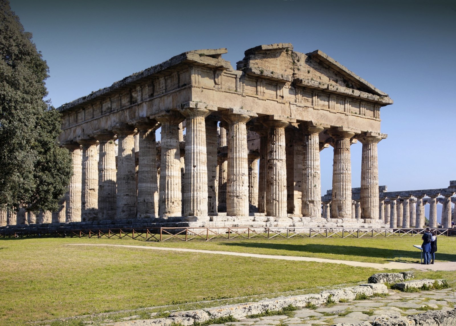 Odora di fienile, vista paradisiaca: il turismo d’élite sta prendendo piede nel sud Italia, qualcosa che non tutti possono permettersi